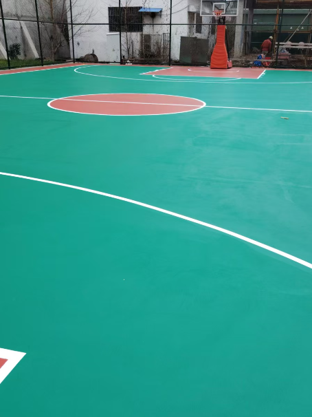 赣县 球场长期使用易出现地面开裂